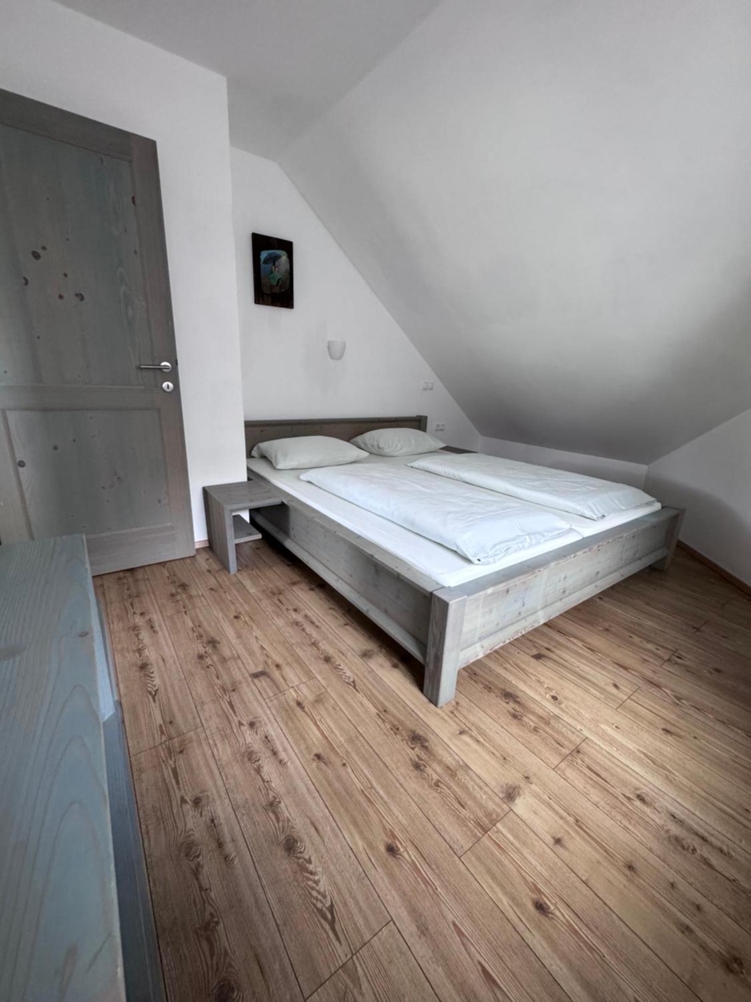 Guesthouse Tolc Spodnja Sorica Extérieur photo