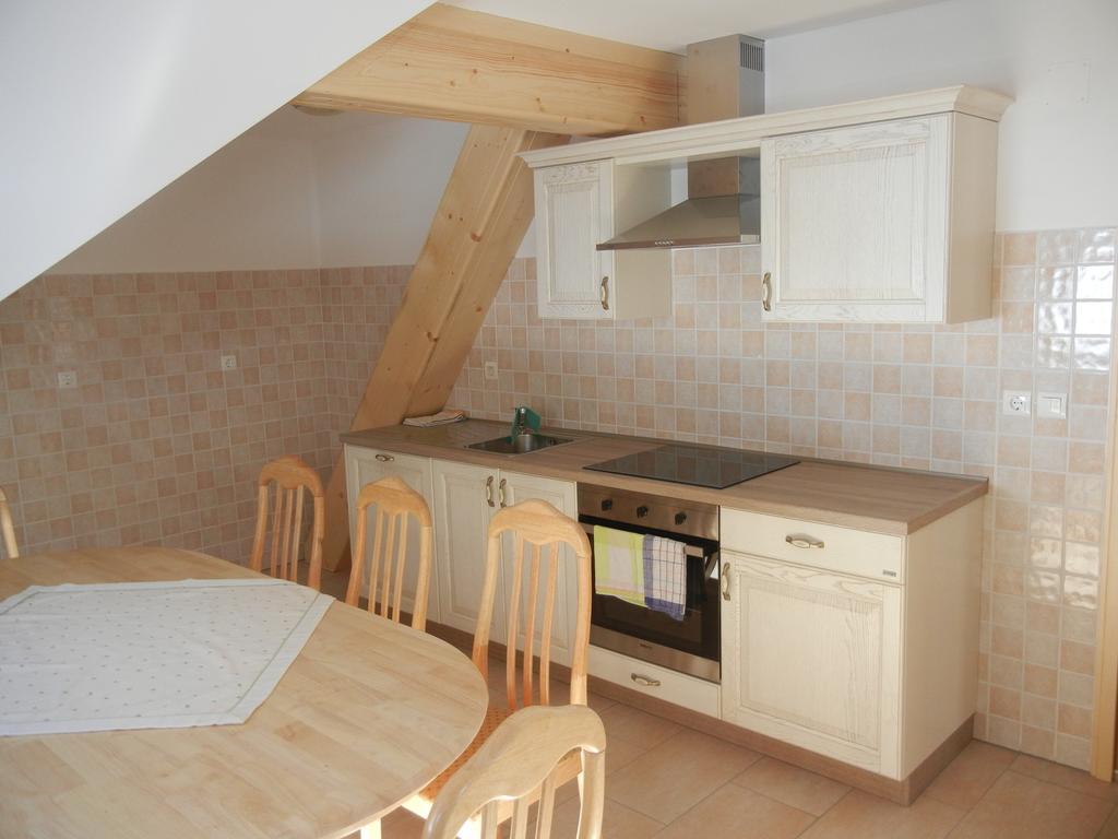 Guesthouse Tolc Spodnja Sorica Extérieur photo