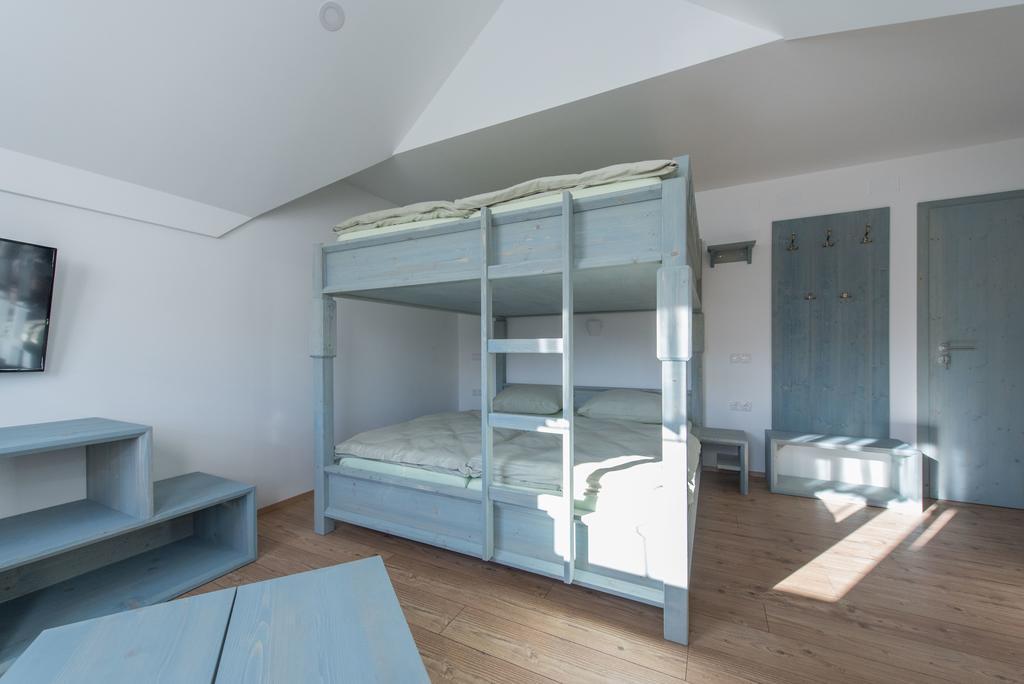 Guesthouse Tolc Spodnja Sorica Extérieur photo